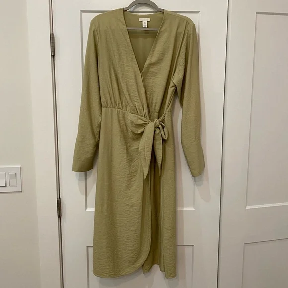 green emerald velvet dress H&M. Dark green midi dress. TM – Hibuy market main image 1